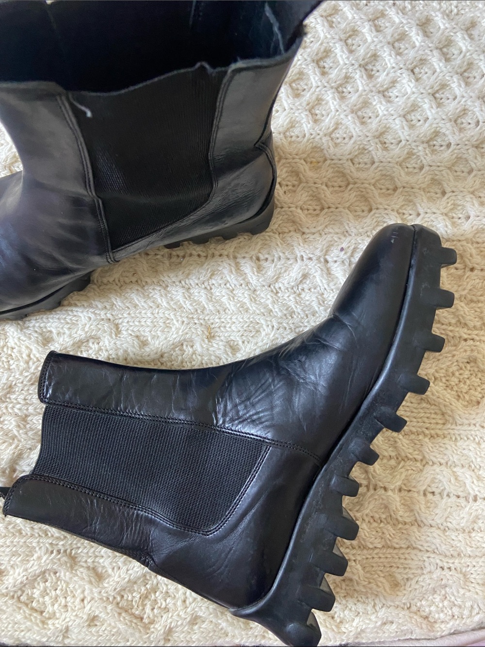 Donald J. Pliner Black Leather Lug-Sole Chelsea Boots 7.5 - Picture 10 of 16